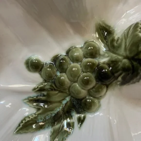 Vintage Hull Leaf Shaped Grape Pattern Large Serving Dish Bowl/Tray - Picture 2 of 7